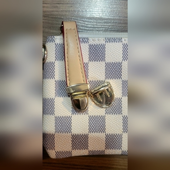 Leather checkered zip-up cosmetic bag - Picture 5 of 5